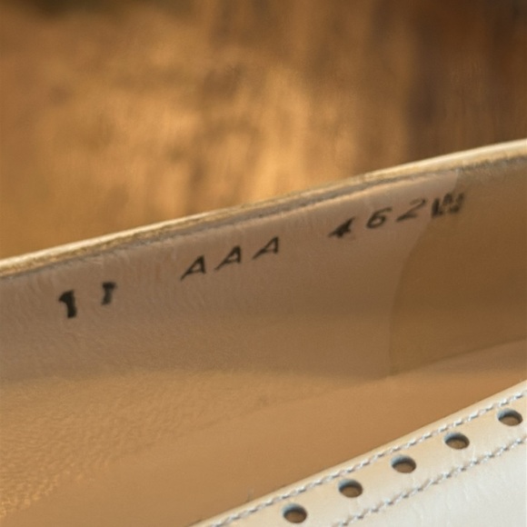 Salvatore Ferragamo | Vintage White & Gray Spectator Pumps, Size 11AAA - Picture 8 of 10